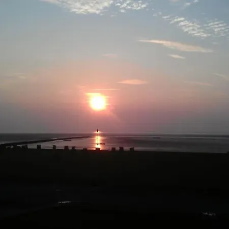 Nordsee Und Natur. Gemütliche Mit Deichblick